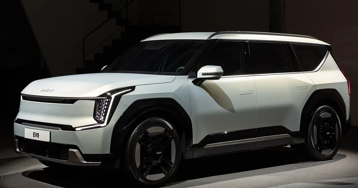 6,990만원 EV9과 19,692만원 RSQ8, 3년 뒤 남는 돈은?