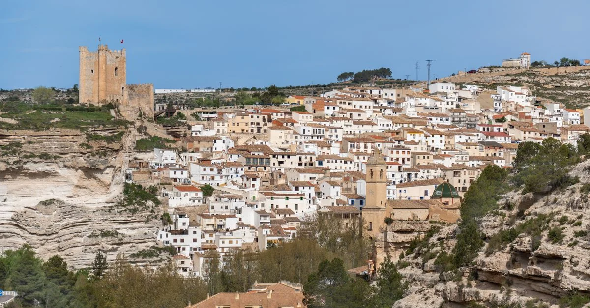 Navigating the Journey from Albacete to Alicante: Complete Transit Options