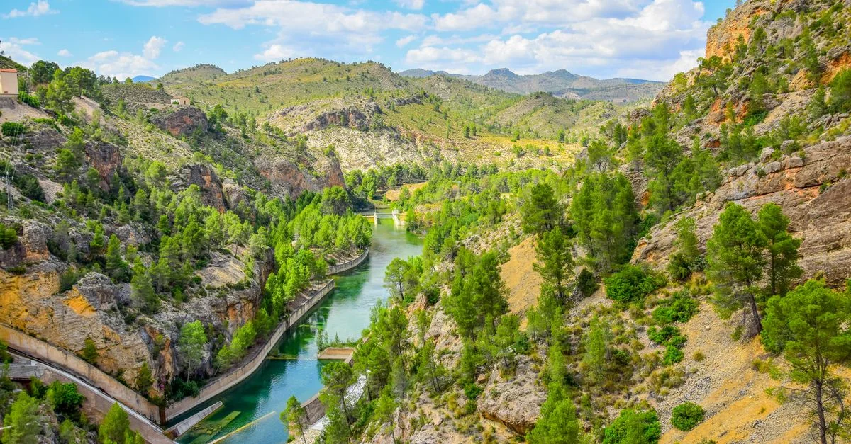 Navigating the Journey from Albacete to Alicante: Complete Transit Options