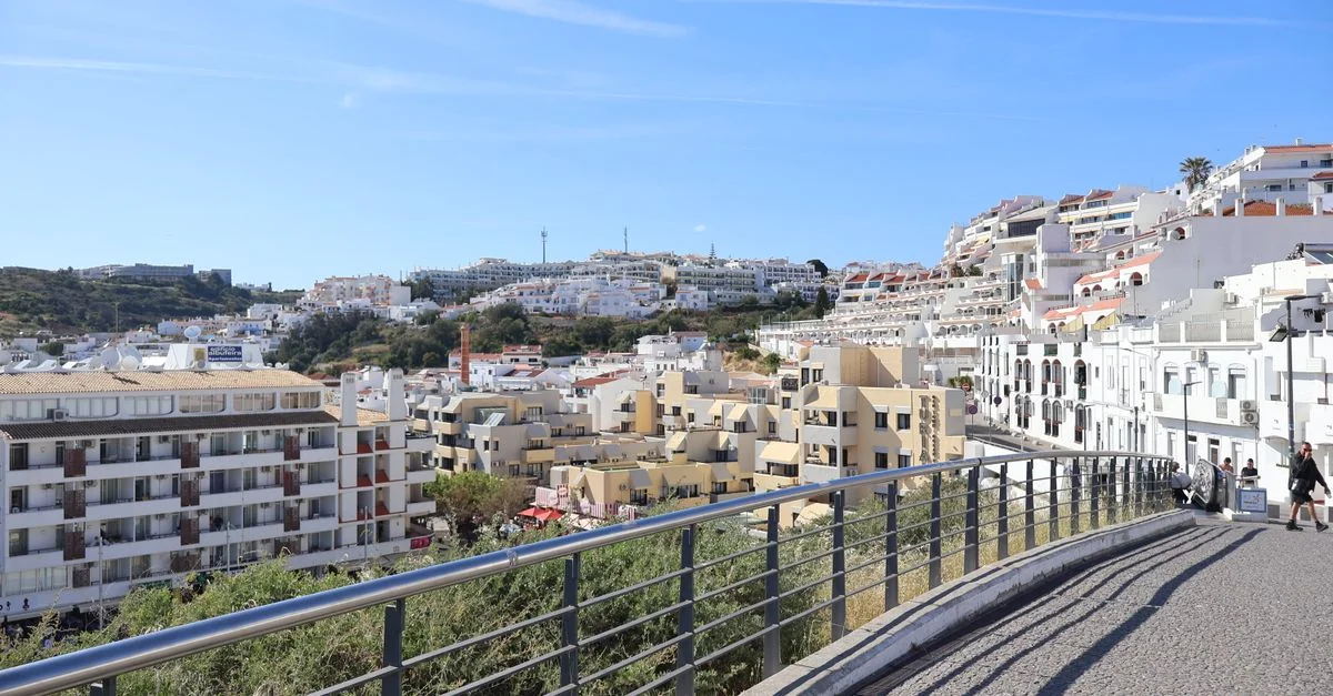 Navigating the Journey from Albufeira to Lisbon