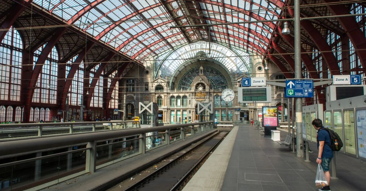 Exploring the Scenic Route from Antwerp to Bruges: A Journey Through Belgium&rsquo;s Heartland