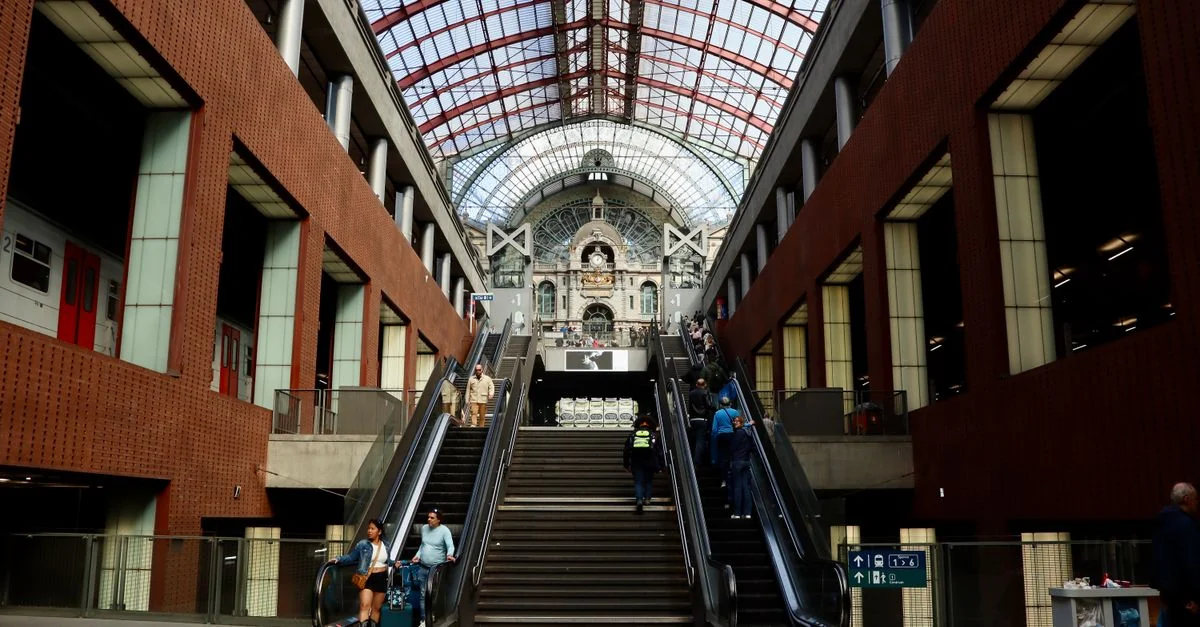 Exploring the Scenic Route from Antwerp to Bruges: A Journey Through Belgium&rsquo;s Heartland