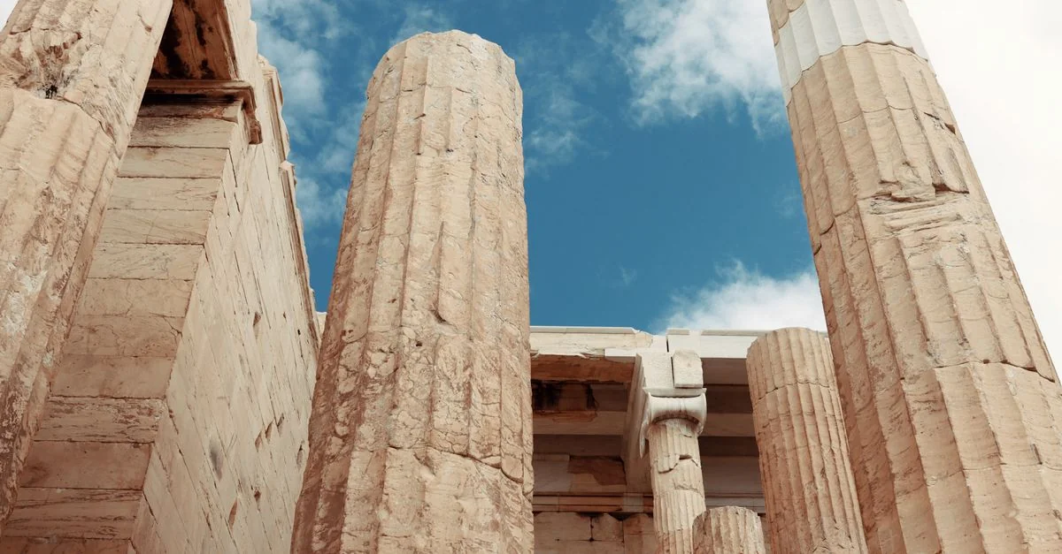 Athina City Tours and Sightseeing Guide: Exploring the Historic Streets