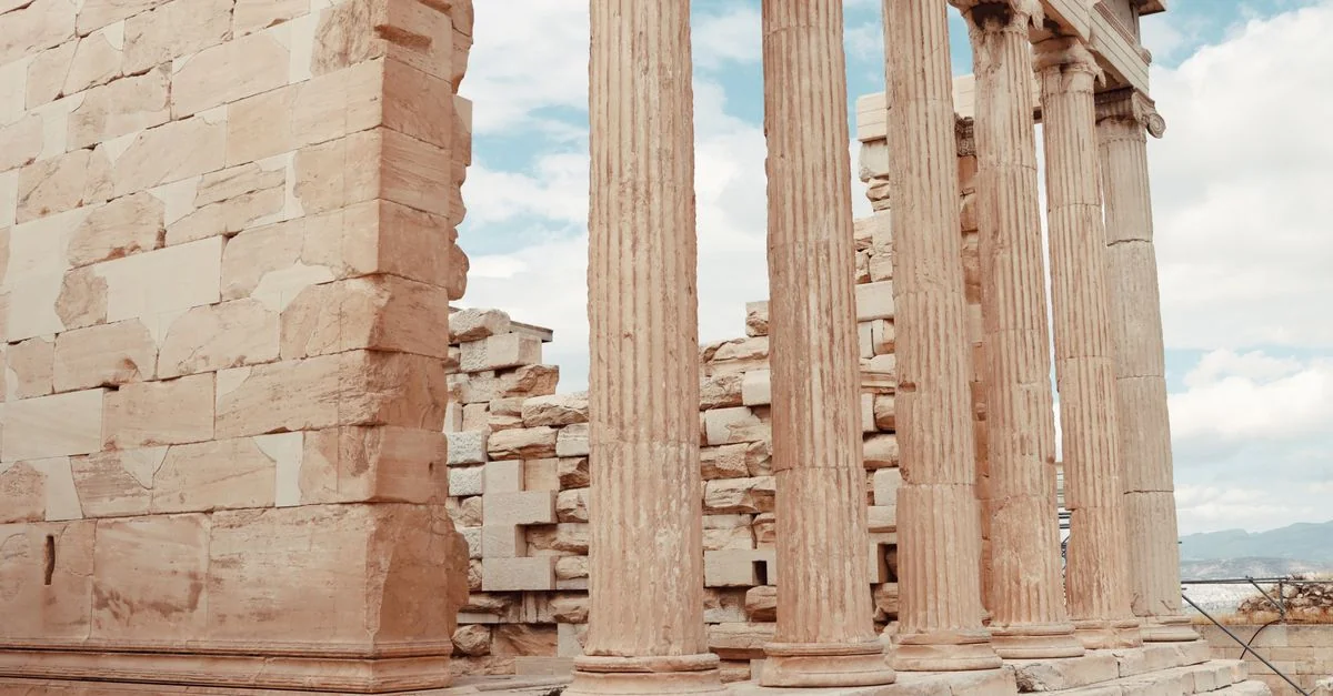 Athina City Tours and Sightseeing Guide: Exploring the Historic Streets
