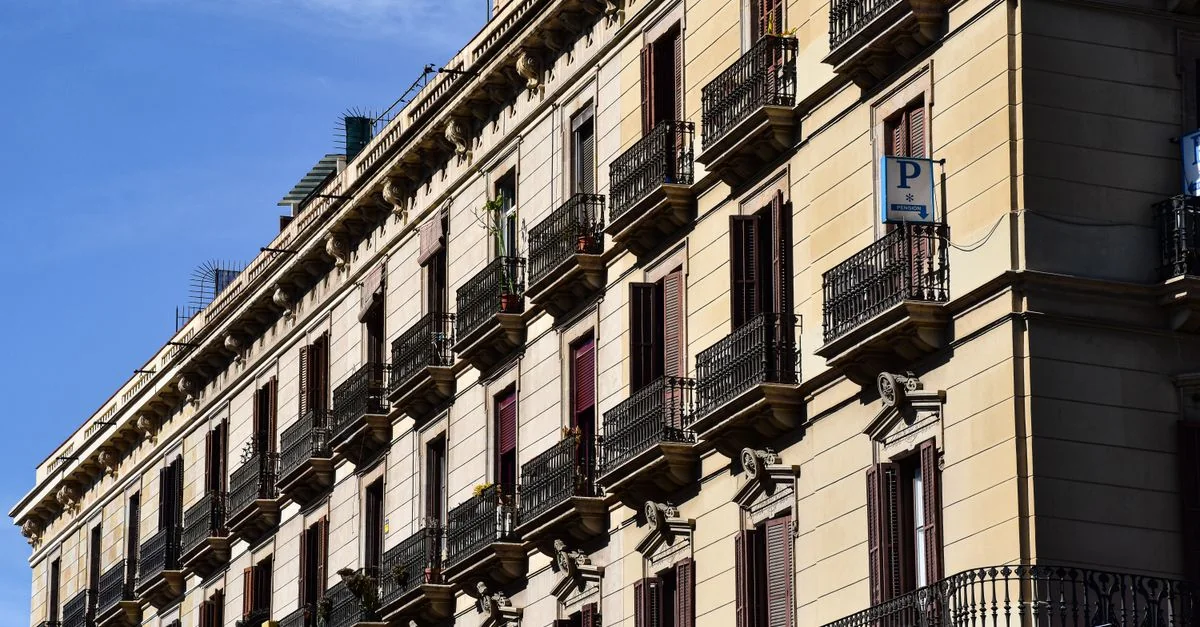 Travel Logistics: Moving Between Barcelona and Ibiza