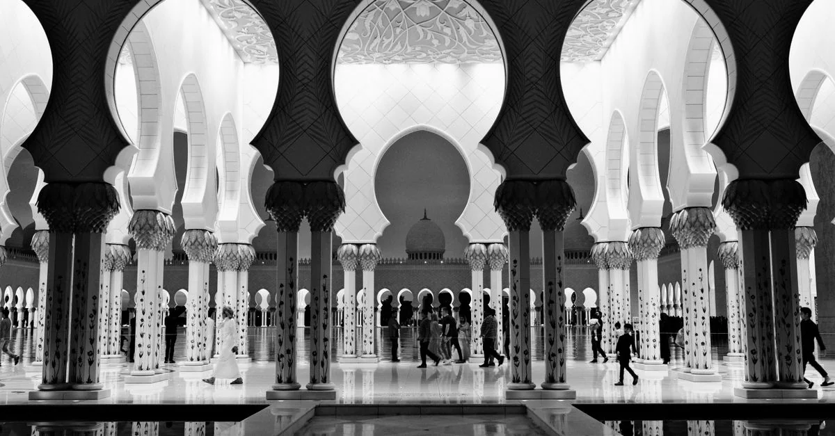 Comprehensive Abu Dhabi Travel Guide: Tours, Prices, and Planning