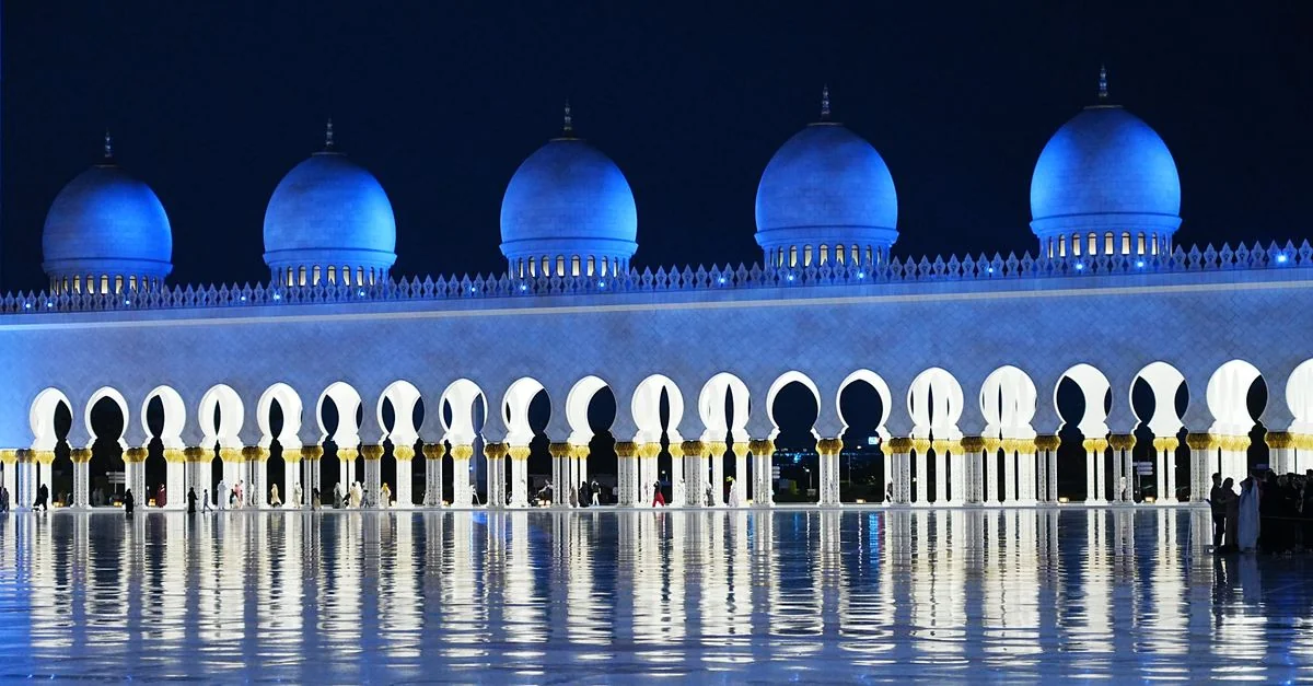 Comprehensive Abu Dhabi Travel Guide: Tours, Prices, and Planning