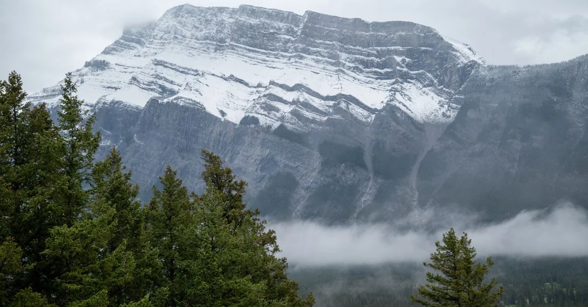 Exploring Banff: A Comprehensive Tour Guide for Adventurers and Nature Enthusiasts
