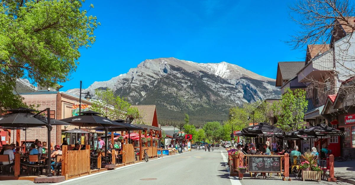 Exploring Banff: A Comprehensive Tour Guide for Adventurers and Nature Enthusiasts