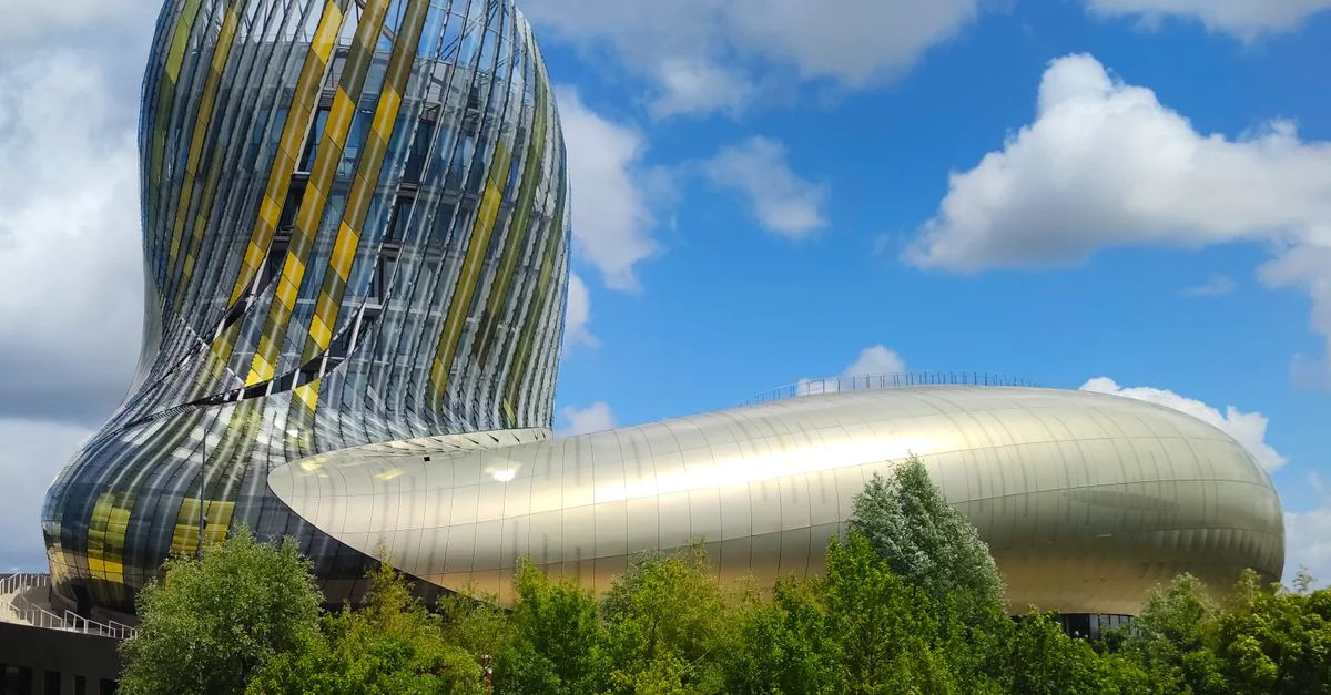 Comprehensive Bordeaux Tour Guide: Exploring France’s Wine and Architecture