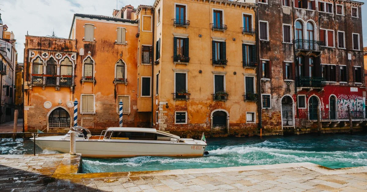 Exploring Italy: A Comprehensive Tour Guide for Adventurous Travelers