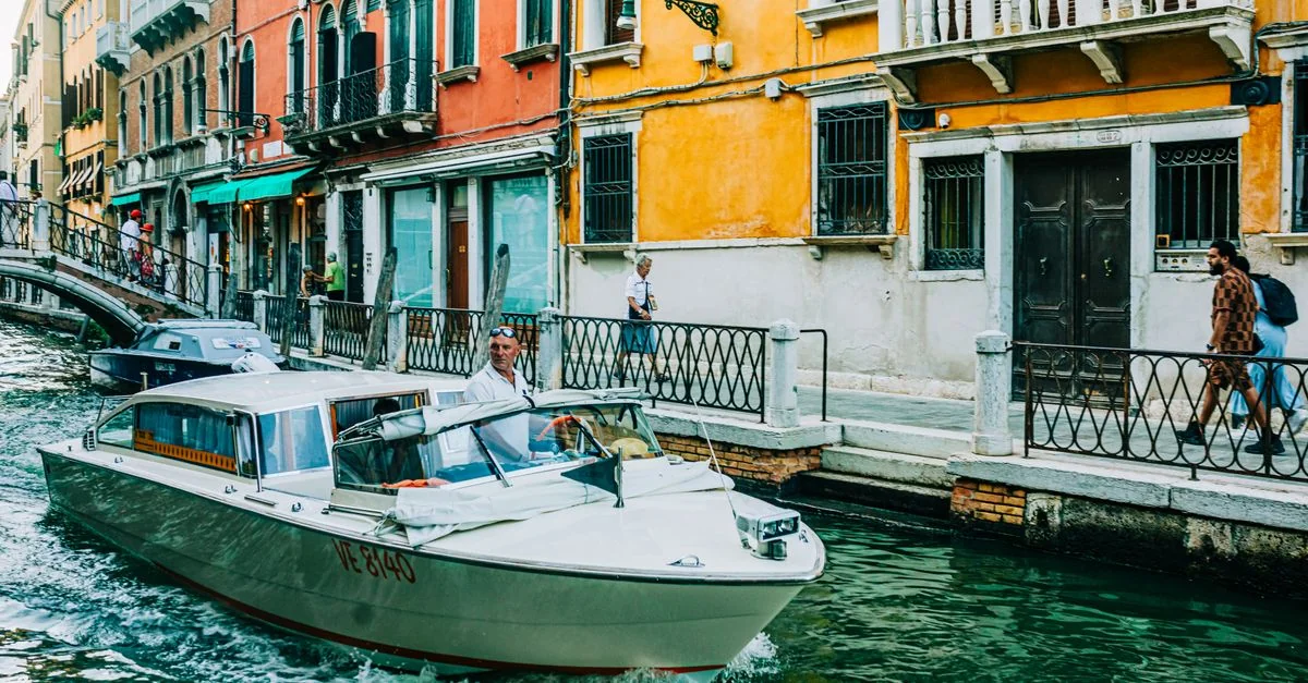 Exploring Italy: A Comprehensive Tour Guide for Adventurous Travelers