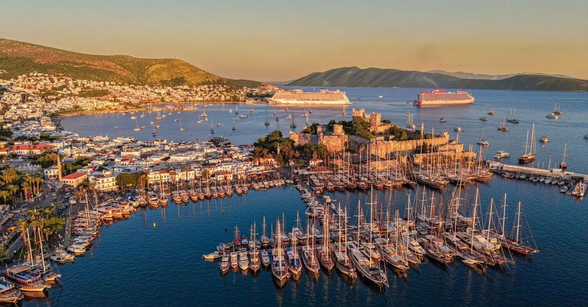 Tracing Ancient Stones and Blue Waters: An Art and History Guide to Bodrum City