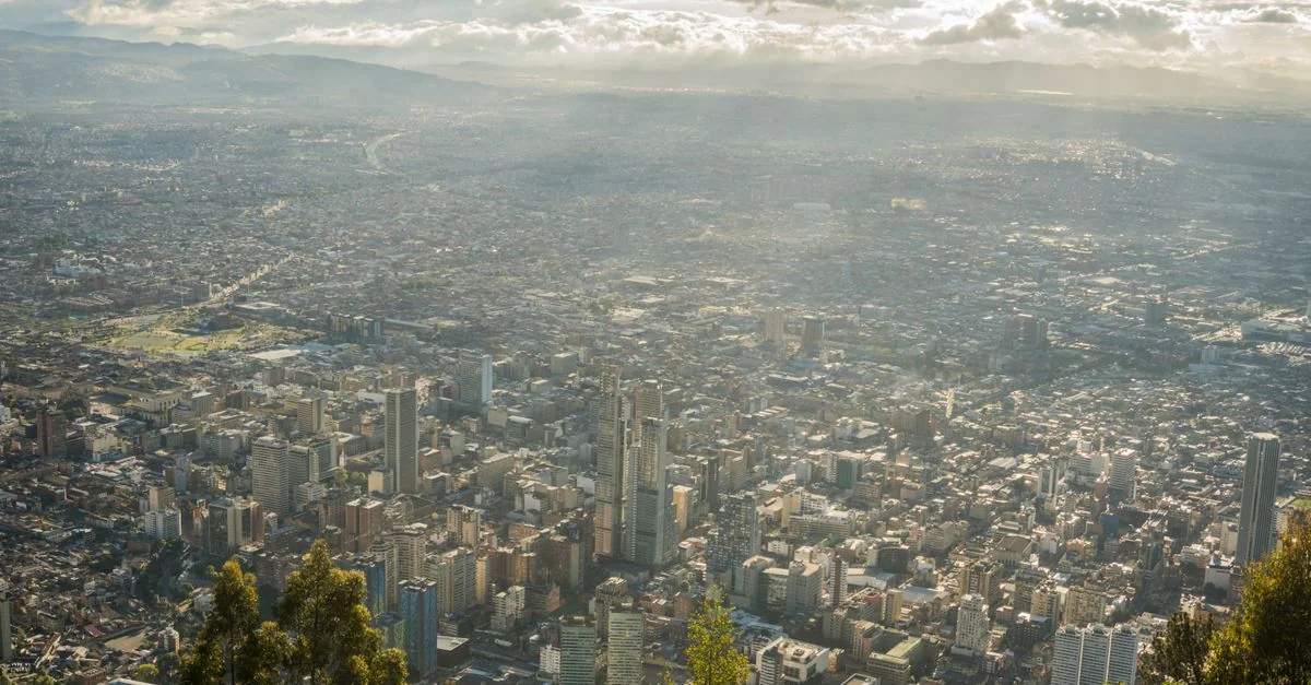 Bogotá: A Study in Contrast and Creative Expression