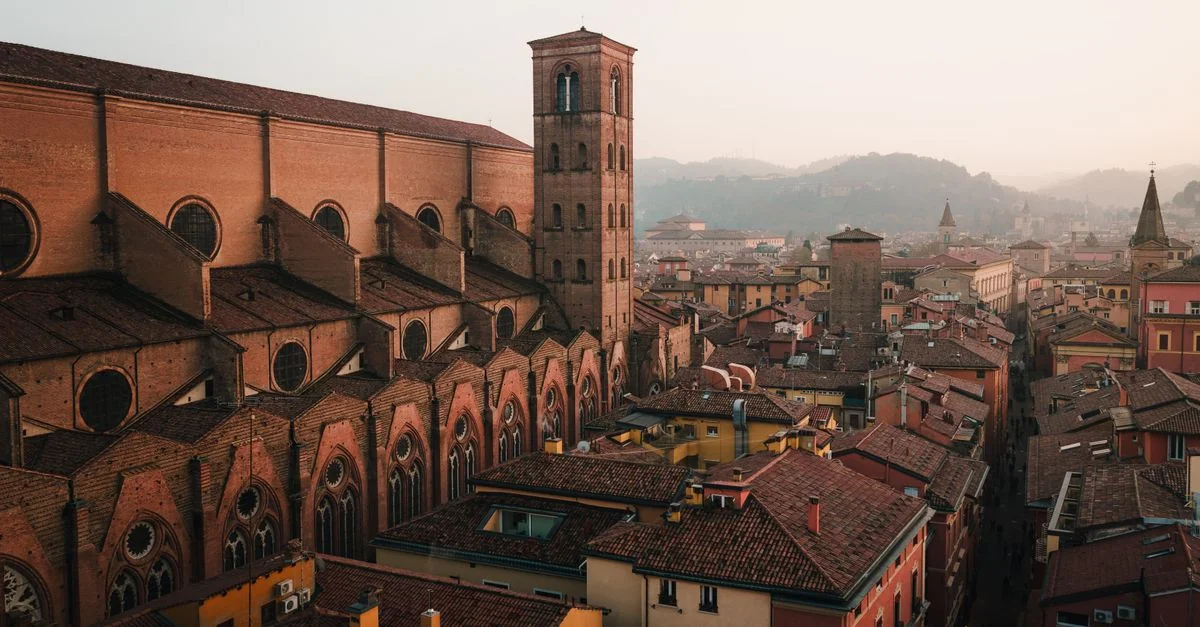 Traveling Between Bologna and Florence