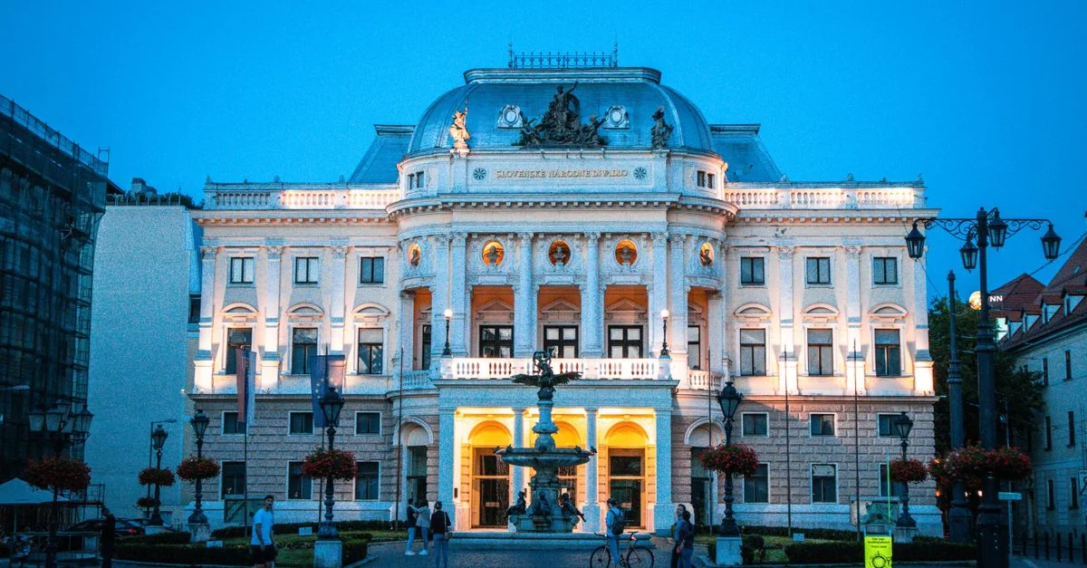 Bratislava&rsquo;s Best Day Trips: Castles, Lakes & Chateaus
