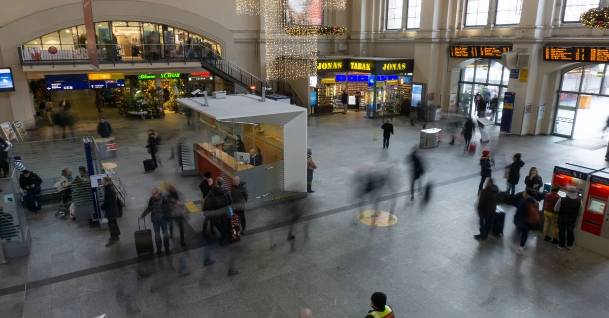 Navigating Your Journey from Bremen Hbf to Berlin
