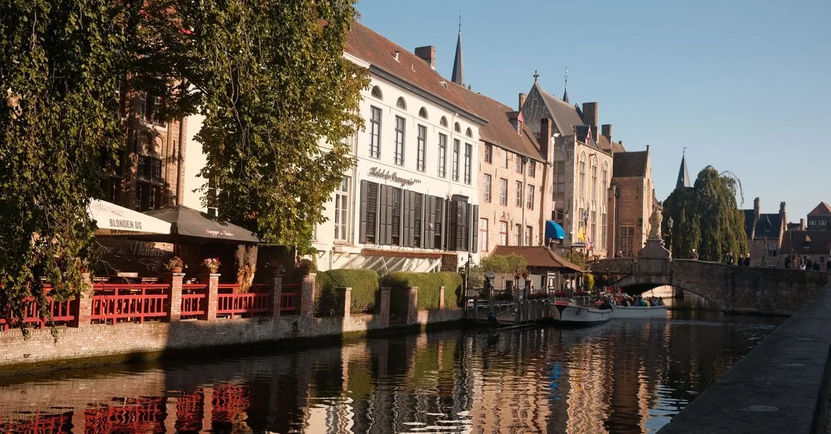 Traveling from Bruges to Paris: A Complete Route Guide
