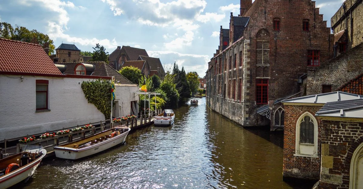 Traveling from Bruges to Paris: A Complete Route Guide