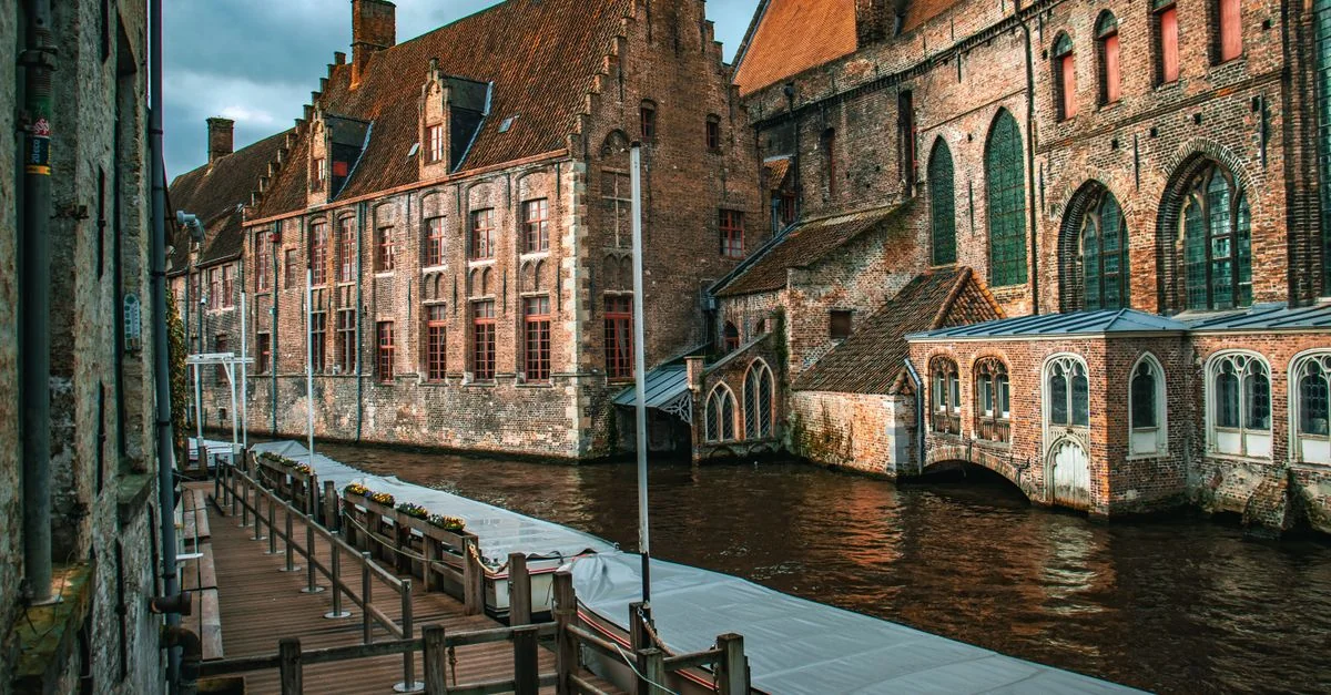 Traveling from Bruges to Paris: A Complete Route Guide