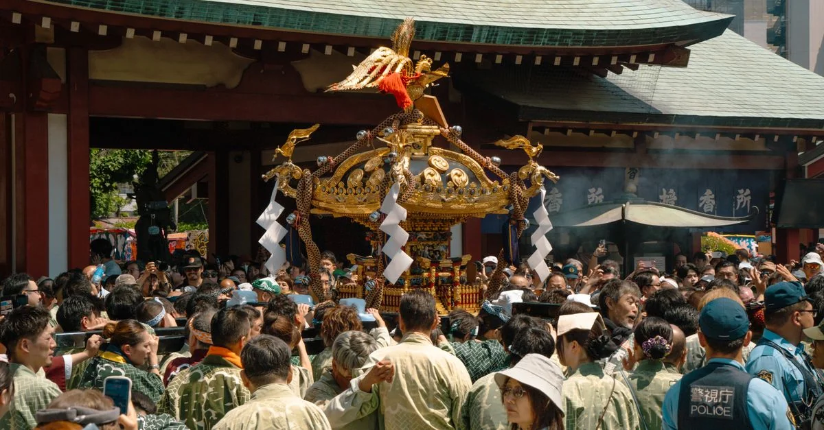 Bunkyo Day Trip Guide: Castles, Coasts & Mountain Roads
