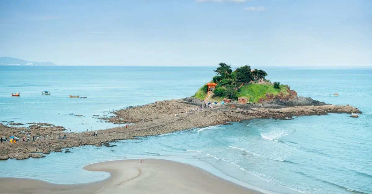 Day Trips From Cửa Nam: Navigating Karsts and Gulf Waters