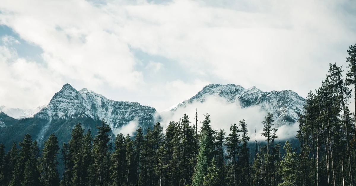 Canmore Day Trips: Stunning Lakes & Private Adventures