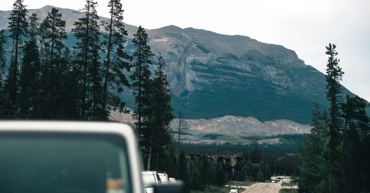 Canmore Day Trips: Stunning Lakes & Private Adventures