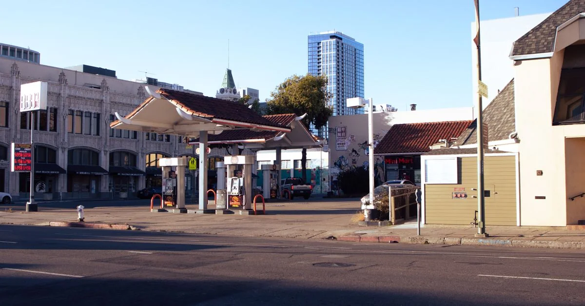 The Cheapest Way to Fly from Los Angeles to Oakland in 2026