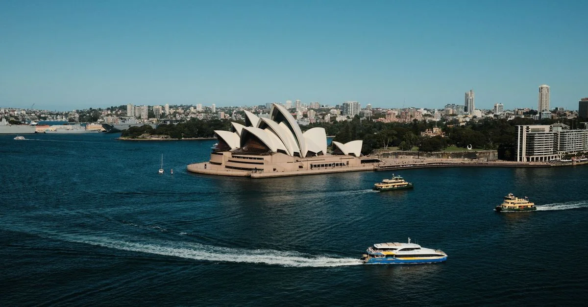 City of Sydney Day Trips: Mountains, Coasts and Capital Routes