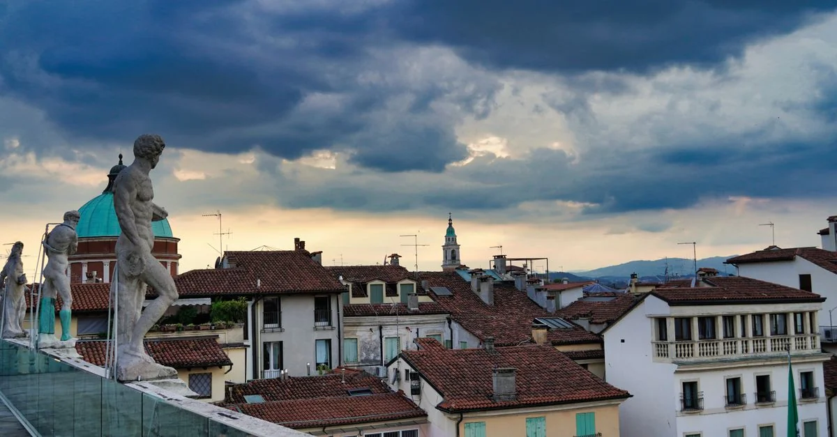 CO City Tours and Sightseeing Guide: Exploring the Local Streets