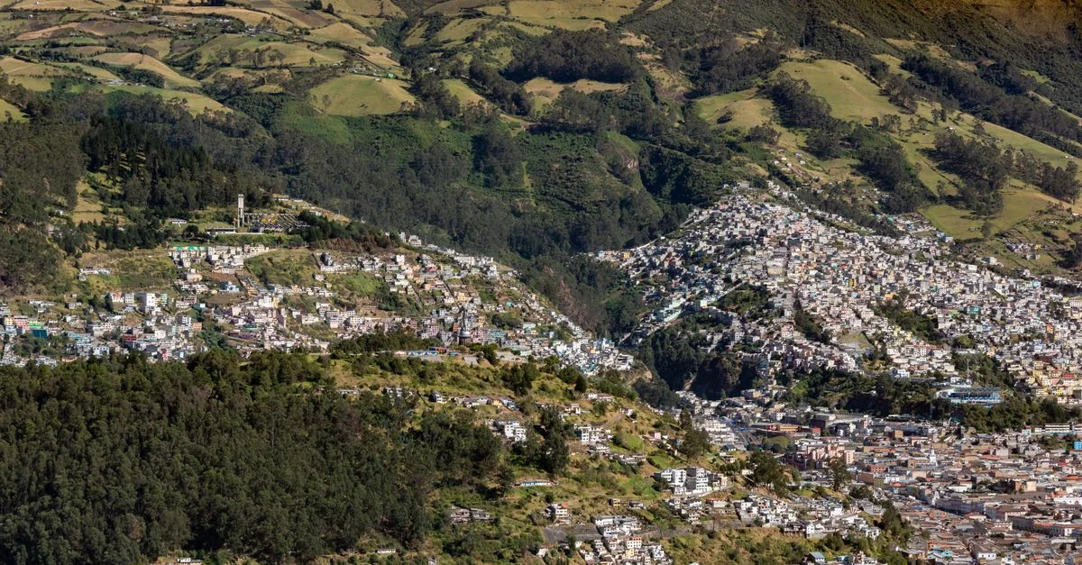 Escaping Distrito Metropolitano de Quito: Mountain Roads and Cloud Forest Trails by Budget
