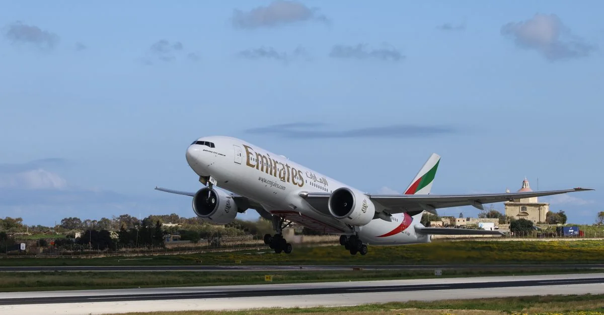 Emirates (EK) Airline Review: Route Network, Pricing, and Performance Analysis
