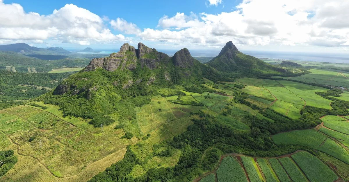 Staying Connected in Mauritius: The Ultimate eSIM Guide for Tech Travelers