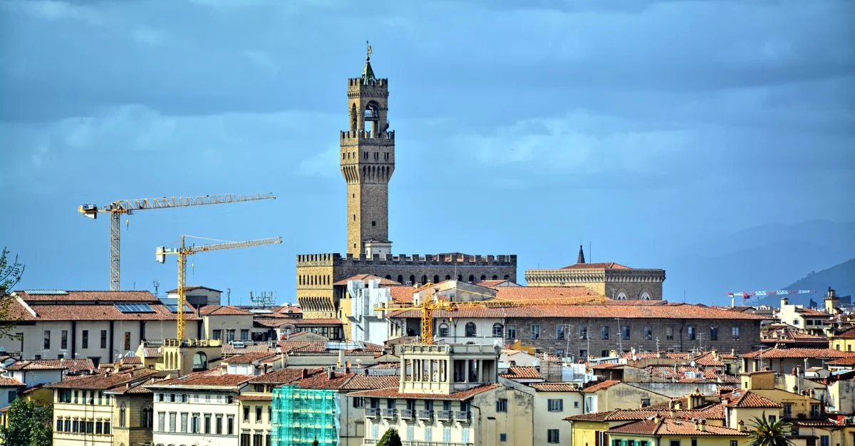 Florence Day Trip Guide: Castles, Coasts & Mountain Roads