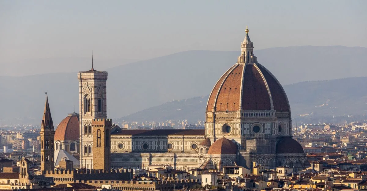 Florence Day Trip Guide: Castles, Coasts & Mountain Roads