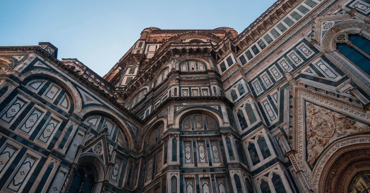 Florence Day Trip Guide: Castles, Coasts & Mountain Roads
