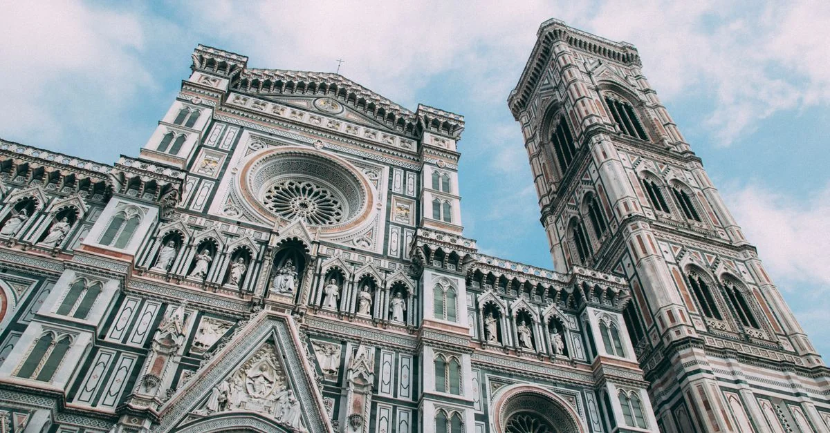 Florence Day Trip Guide: Castles, Coasts & Mountain Roads