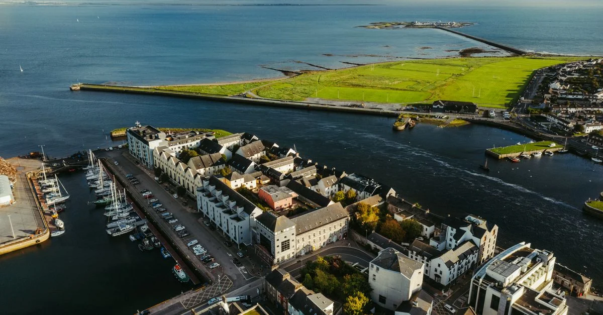 Galway Day Trip Guide: Coastlines, Connemara Roads and Chauffeurs