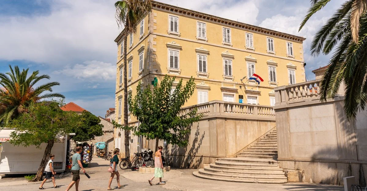 Grad Pula Adventure Guide: Off-Road Buggy Safari and Island Tours