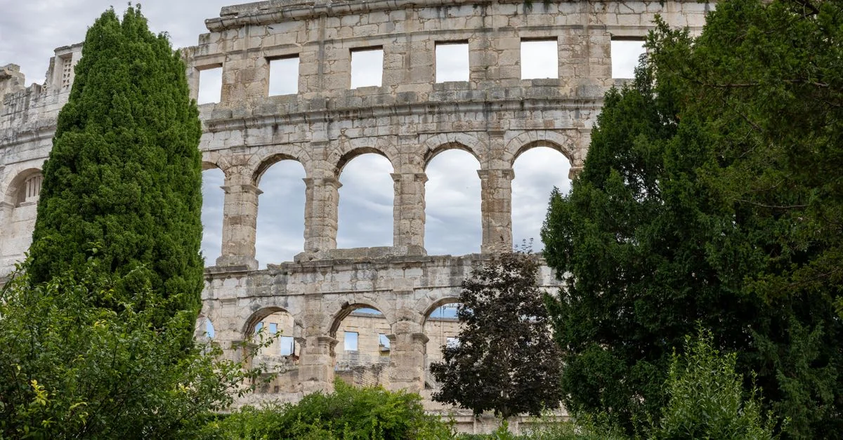 A Practical Guide to Water Sports in Grad Pula