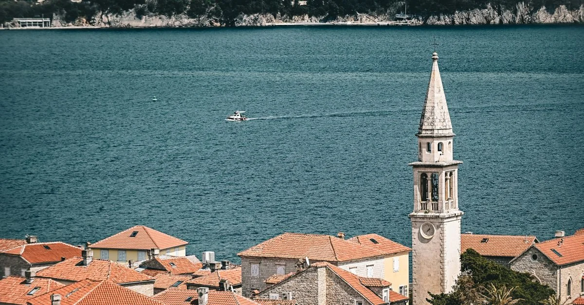 The Ultimate Walking Tour Guide for Grad Split: Exploring on Foot and Wheels