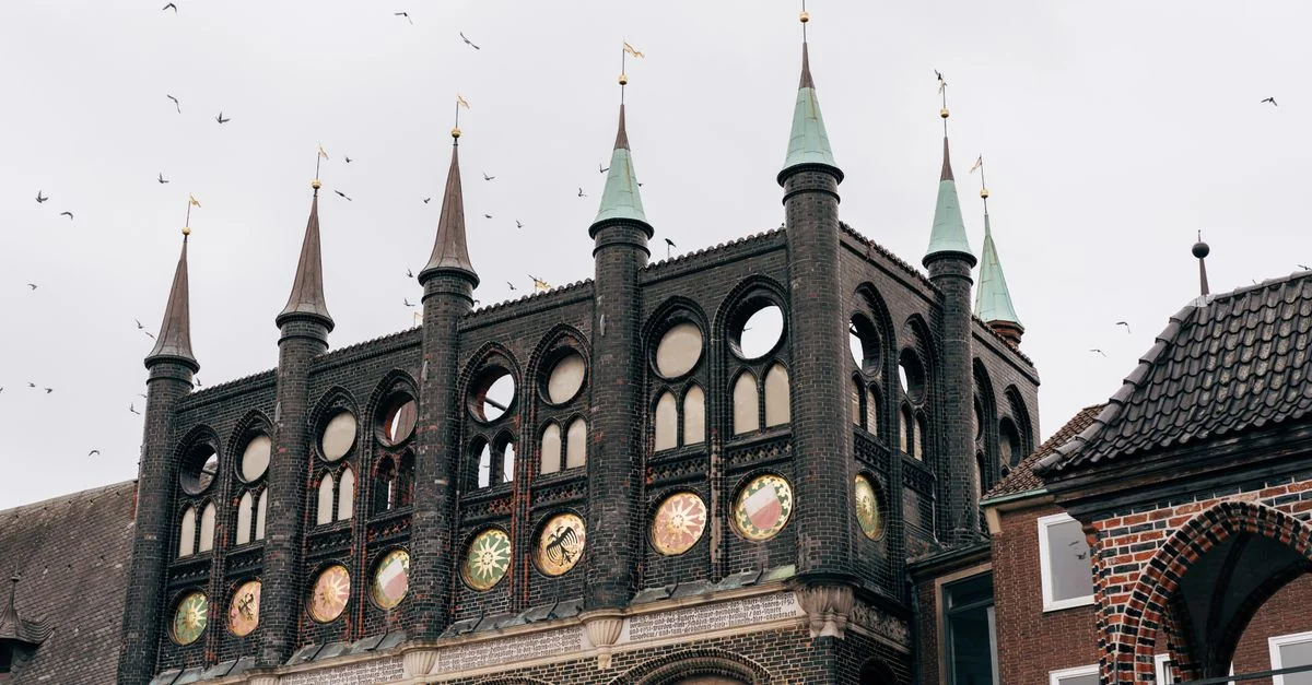 Navigating Between Halle and Leipzig: A European Travel Writer’s Transit Route Guide