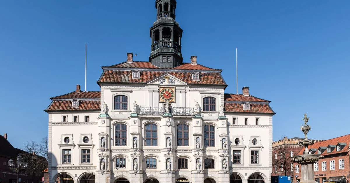 Navigating Between Halle and Leipzig: A European Travel Writer’s Transit Route Guide