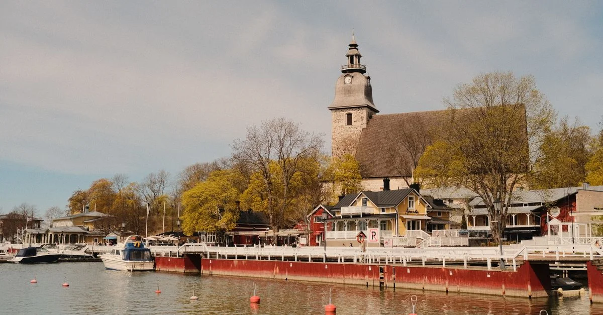 Escaping Helsingin seutukunta: Medieval Towns and Island Fortresses for Day Travelers