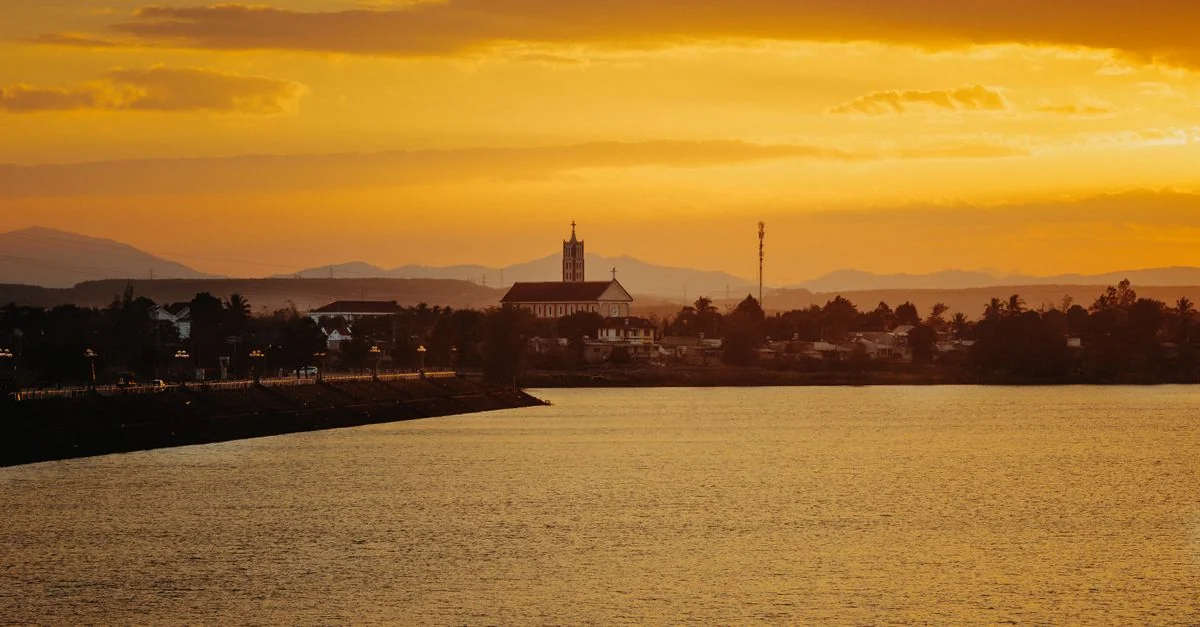 Navigating Central Vietnam: The Best Day Trips From Hoi An Architecture to Mountain Peaks