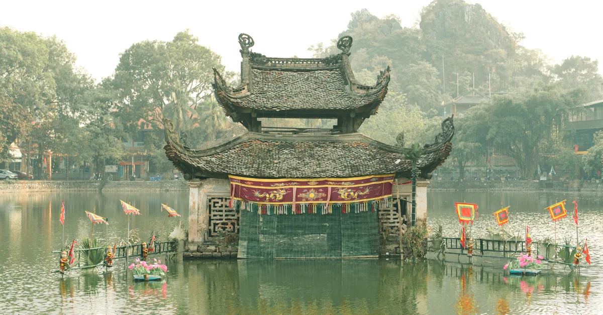 Navigating the Art and Heritage of Hoàn Kiếm