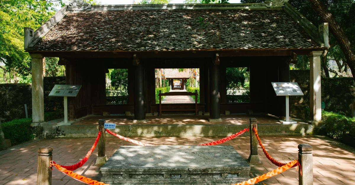 Navigating the Art and Heritage of Hoàn Kiếm