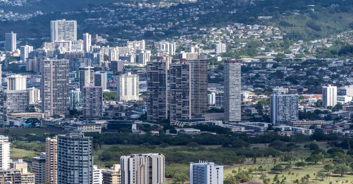 Honolulu Day Trip Guide: History, Coasts, and Private Roads