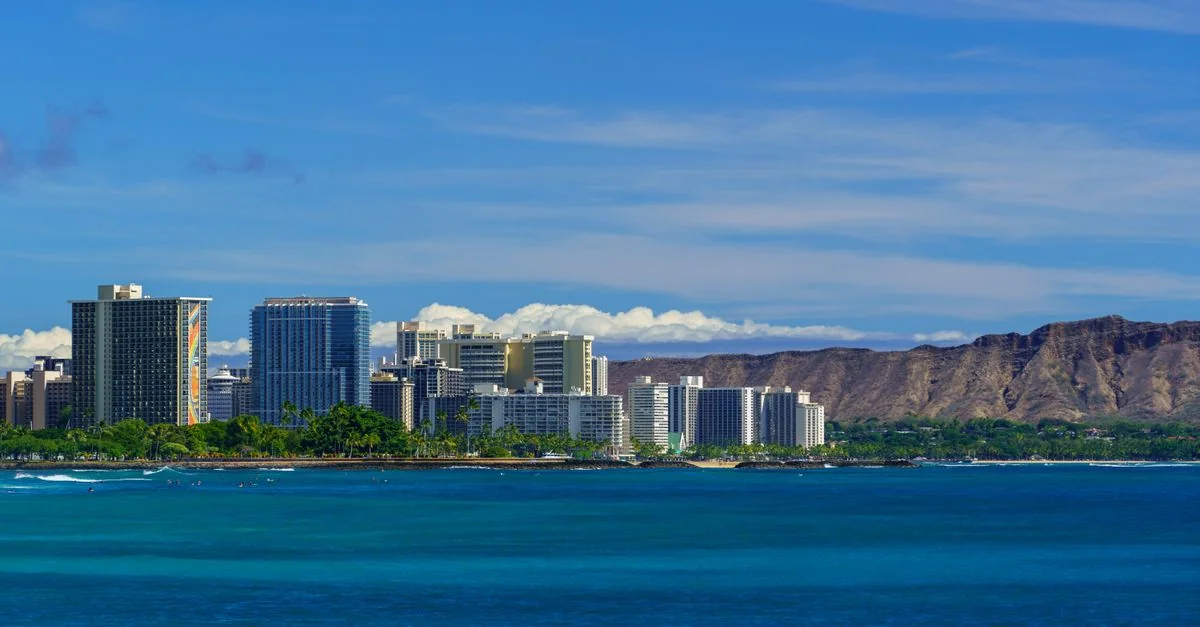 Honolulu Day Trip Guide: History, Coasts, and Private Roads